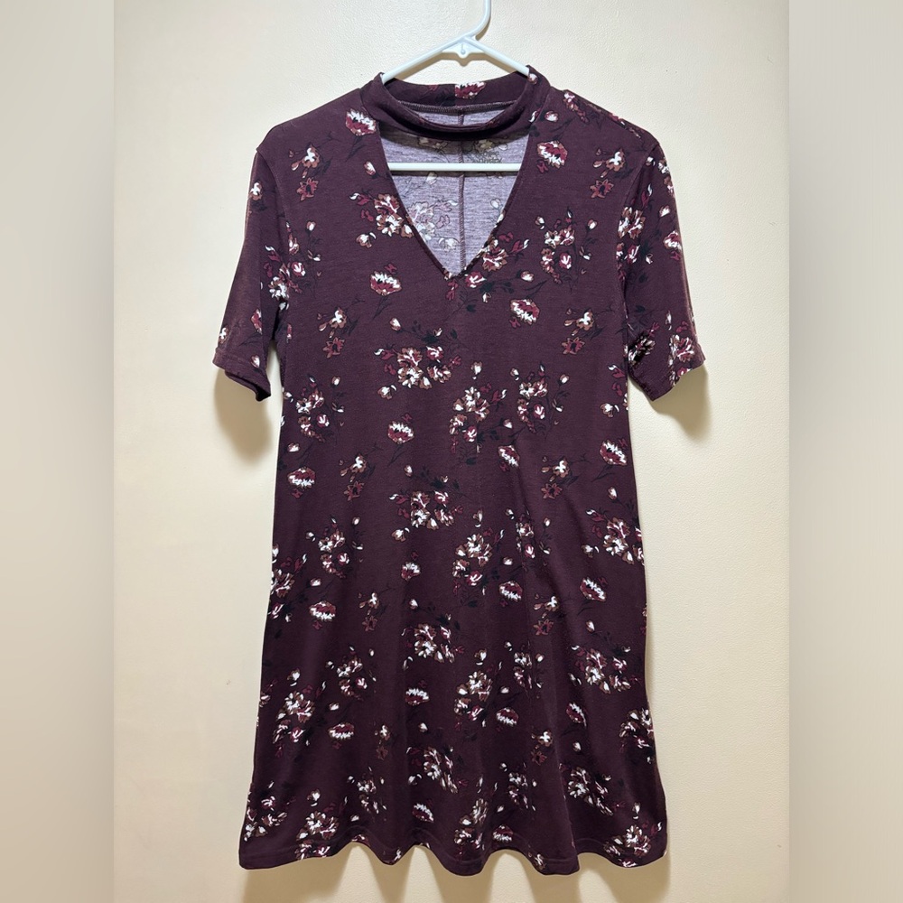 Tshirt dress with V cut out neck